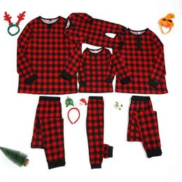 Family Christmas Grid Printing Suit Clothing Kids Mommy and Me Clothes Mother Daughter Father Baby Matching Outfit 210521