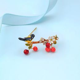 Cute Elegant Bird Brooches For Women Fashion Jewelry Student Child Gift Accessories Simple Sweet Animal Red Fruit Cherry Pins