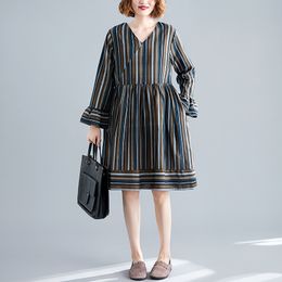 Johnature Simple Fashion Vintage Striped V-neck Pockets Female Dresses Autumn Loose Comfortable Long Sleeve Women Dress 210521