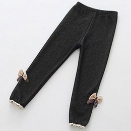 Moda Ragazze Pantaloni Baby Cute Bow-knot Imitazione Jeans Pantaloni di cotone Pizzo per bambini Velluto caldo 210515