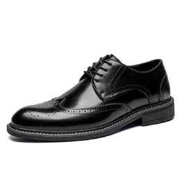 Mens Dress Shoes Crocodile Skin Genuine Leather Handmade Pointed Toe Lace-Up Elegant High Quality New Derby Shoes DA08