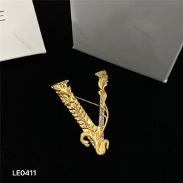 Luxury Brooches Design Letter Pins Women Men Party Diamond Brooch Apparel Accessories with Box