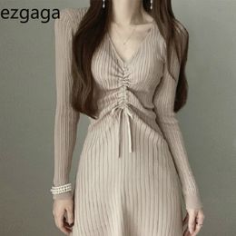 Ezgaga Elegant V-Neck Low Cut Women Knitted Dress Chic French Style Drawstring Ladies Bodycon Dress Solid Elegant Vestidos 210430