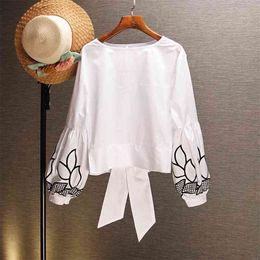Spring and Summer Casual Women Shirts Korean Elegant Embroidered Lantern Sleeve Cotton Shirt Pullover O-Neck 210615