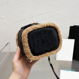 Designer- Classic Camera Furry Bags Brown/Coffee/White Colours Outdoor Sacoche Large Capacity Clutch Cosmetic Handbags 18*13CM