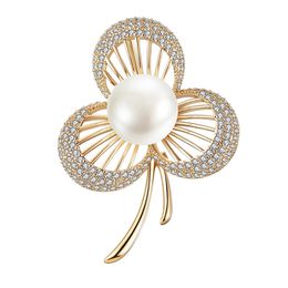 Fashion Elegant Lucky Flower Brooch With Imitation Pearl High Quality Gold Plated Koreal Style Women's Brooches Jewelry