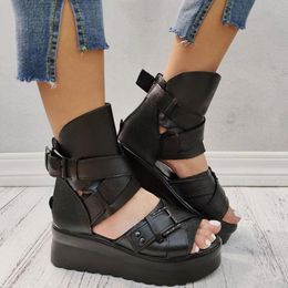 Dropship per il tempo libero stile gotico nero 2021 sandali con zeppa estivi accoglienti all'ingrosso donna scarpe casual con plateau taglia 43