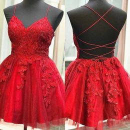 2022 Red Short Prom Dresses Spaghetti Straps Sexy Backless Criss Cross Lace Applique Beaded Tulle Custom Made Plus Size Mini Tail Evening Party Gowns Vestidos