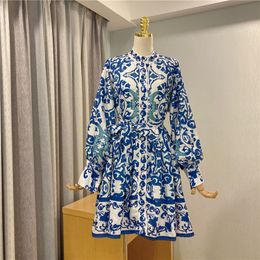 Nuovo design moda donna retro colletto alla coreana lanterna manica lunga blu e bianco porcellana stampa monopetto abito a vita alta a-line SML