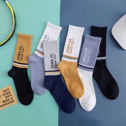 Autumn Winter Cotton Middle Tube Football Basketball Man Socks Fashion Casual English Alphabet Boys Sokken Breathable Crew Socks X0710