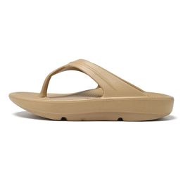 Classic Flip Flops Summer Flat Slippers Men's Women's Breathable and lightweight Sandy beach shoes Lady Gentlemen Sandals