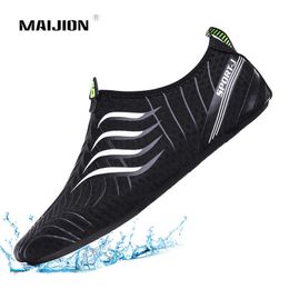 Couples Water Sneakers Quick Dry Man Women Aqua Shoes Lightweight Beach Wading Flats Soft Outdoor Seaside Swim Surfing Slippers Y0714