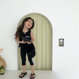 夏の到着の女の子のファッションレターベストキッズ韓国のDeisgn綿ベスト210528