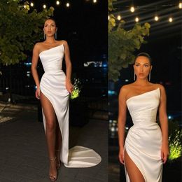 2021 Sexy White Prom Dresses Strapless Sheath Sleevesless High Side Split Satin Custom Evening Gowns Party Dress Plus Size Floor Length Bridesmaid Gown