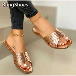 Mulheres Chinelos Praia Sapatos de Verão Mulheres Slip no Bling Gold Flat Slides 2021 New Outdoor Shoes Feminino Casual Sandálias Plus Size Y0721