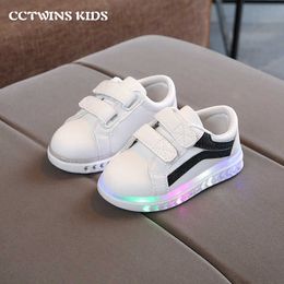 Kids Sneakers 2021 Autumn Boys Girls baby Fashion Led Light Glow Trainers Breathable Soft Sole Platform Running Sports Shoes G1025