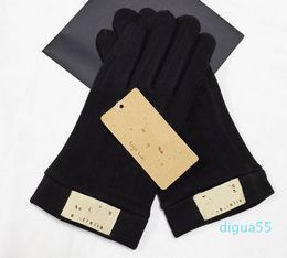 Fashion Winter Gloves Designer Gloves Women Men Winter Warm Luxury Gloves Very Good Quality Five Fingers Covers