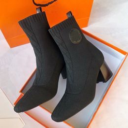 Лучшие осень зимние носки на каблуках каблуки каблуки мода сексуальные вязаные эластичные ботинки дизайнер алфавит женская обувь леди письма толщиной 6 см высокие каблуки 35-40 с коробкой