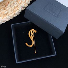 Stripe Pattern Pins Design Letter Brooches Classic Simple Gold Plated Brooch Fashion Jewelry Accessories