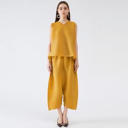 Women's Two Piece Pants Miyake Pleated 2021 Summer Original Design Pantsuit Women Loose Sashes Sleeveless T-shirt Blouse Wide-leg Harem