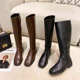 Stivali da donna britannici scarpe vintage in velluto donna e cerniere laterali più sottili da uomo inverno 2021 moda botas