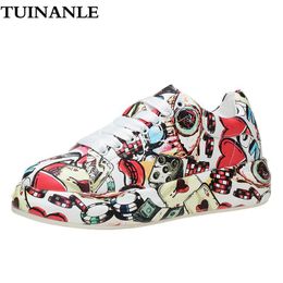 Tuyanle Sneakers Femmes Casual Casual Chaussures Rouge pour Femmes Sneakers Chaussures de plate-forme Graffiti 2021 Printemps