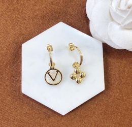 Brand Classic Designer small letter stud Earring 18k Gold V fishion studs Earrings Women men Wedding Party Jewellery love gift 2024