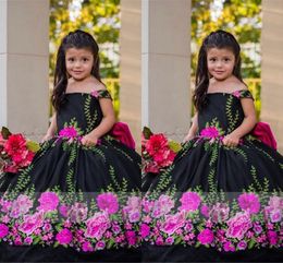 2022 Vintage Mexican Girls Pageant Dresses Floral Applique Off Shoulder Lace-up Satin Flower Girl Dress For Wedding Quinceanera Mini