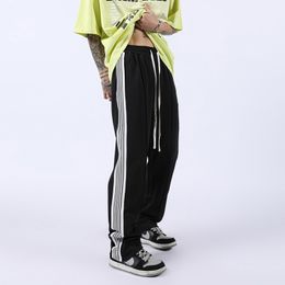 Pantalones negros con rayas blancas con volantes en el bajo de segunda mano  – it.closet