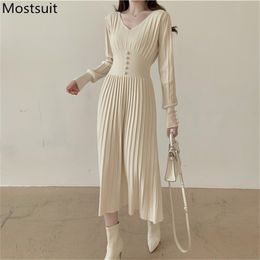 Korean Knitted V-neck Long Dress Women Full Sleeve Buttons High Stretch A-line Dresses Elegant Solid Fashion Female Vestido 210513