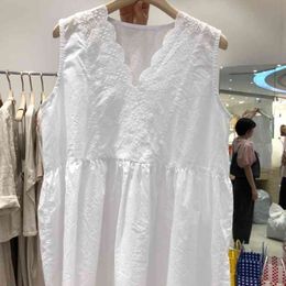 Summer Hollow Out Lace White Shirt V-neck Sleeveless Loose Tops Blouse Women 210615