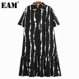[EAM] Women Black Big Size Printed Striped Pleated Dress Lapel Short Sleeve Loose Fashion Spring Summer 1DD8230 210512