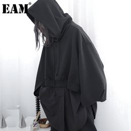 [EAM] Loose Fit Black Slit Strap Sweatshirt Hooded Long Sleeve Women Big Size Fashion Spring Autumn 1DD7355 210512