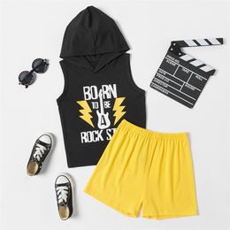 Trendy Kid Boy 2-piece Sleeveless Hooded Letter Guitar Print Shorts Suits 210528