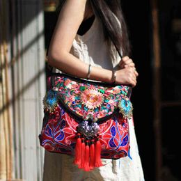 Shopping Bags New Arrival Hmong Embroidered Women Handbag Ethnic Handmade Tassel Silver Lock Shoulder Vintage Casual Canvas Travel 220309