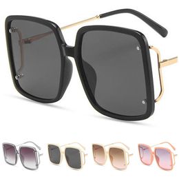 Fashio Rivet Sunglasses Oversize Frame Sun Glasses Unisex Suqare Eyeglasses Anti-UV Spectacles Personality Temples Goggles Ornamental A++