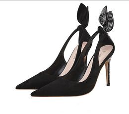 Новые замшевые шпильки лук обувь сексуальный темперамент черные заостренные насосы насосы женщин