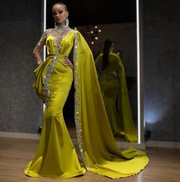 2022 Arabic Lemon Green Crystals Formal Evening Dresses Mermaid Style Dubai Indian High Neck One Sleeve Cape Beads Long Trumpet Pr240Z