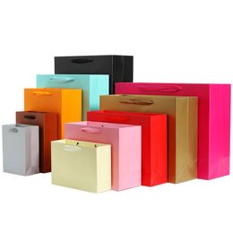 100pcs /lot Gift Paper Bag Custom Gift Clothing Shopping Bag Kraft Paper Spot Printing Solid Colour Black White Pink 210326