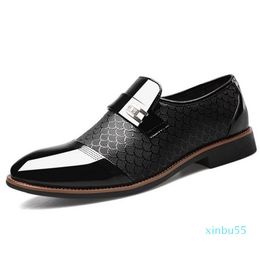 Size 38-48 Men's Patent Leather Dress Shoes Crocodile Embossed PU Leather Fashion Men Shoes Male Business Wedding Brogue Shoes