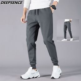 Men Sports Pants Autumn Slim Microelasticity Casual Pants Men Trend Sweatpants Male Solid Color Pencil Pants Men Clothes 211201