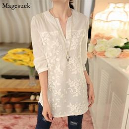 Summer Women Blouses V-neck Embroidery Vintage White Shirt Lace Plus Size Korean Blouse Short Sleeve Ladies Tops 566F 25 210512