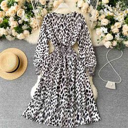 Women European Retro Leopard Dress Autumn Winter Long Sleeve Simple O-Neck Nipped Waist Slim Fit Female Midi Vestidos GK455 210507