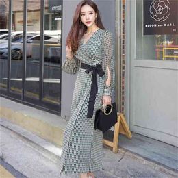 High Quality Women V-neck Sexy Dress Long Sleeves Lace-up Pleated High-waisted Female Spring Vintage 210603