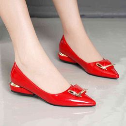 Dress Shoes Spring Low Heels Patent Leather Slip on Metal Boat White Wedding Flats Black zapatos mujer N7739 220309