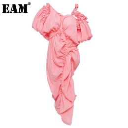 [EAM] Women Pleated Irregular Midi Dress Asymmetrical Collar Short Sleeve Loose Fit Fashion Spring Summer 1U862 210512