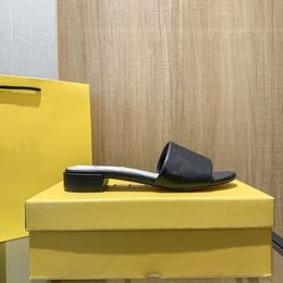 Designer de luxo Paris Fashion Sliders Masculino Feminino Sandálias de verão Praia Chinelos Senhoras Flip Flops Mocassins Slides Chaussures Sapatos