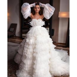 -Gelegenheitskleider Traumhafte weiße Rüschen Tüll Braut mit abnehmbaren Ärmeln geschwollene drapierte Mesh Brautkleider Perlen Spitze Prom Kleid