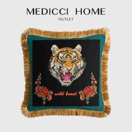 Medicci Home Roaring Tiger Cushion Cover Wild Beast American Style Retro Pastoral Living Room Sofa Pillow Case Luxury Coussins