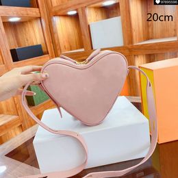 -2021 donne di lusso rosa cuore borse designer mini cuori crossbody borse a tracolla con fiori in rilievo di alta qualità L21071503